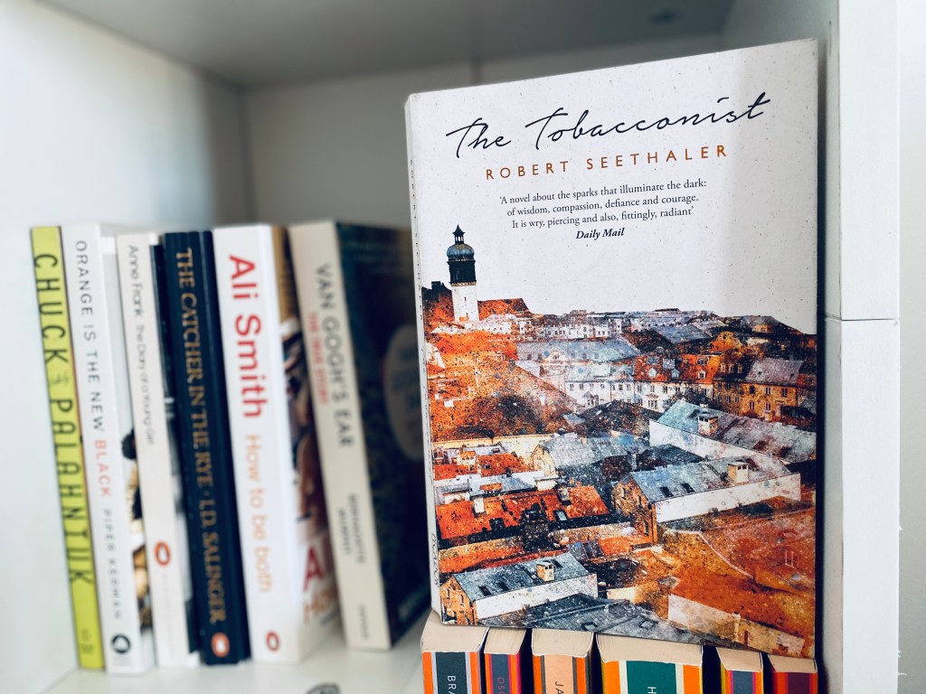The tobacconist, recenzie